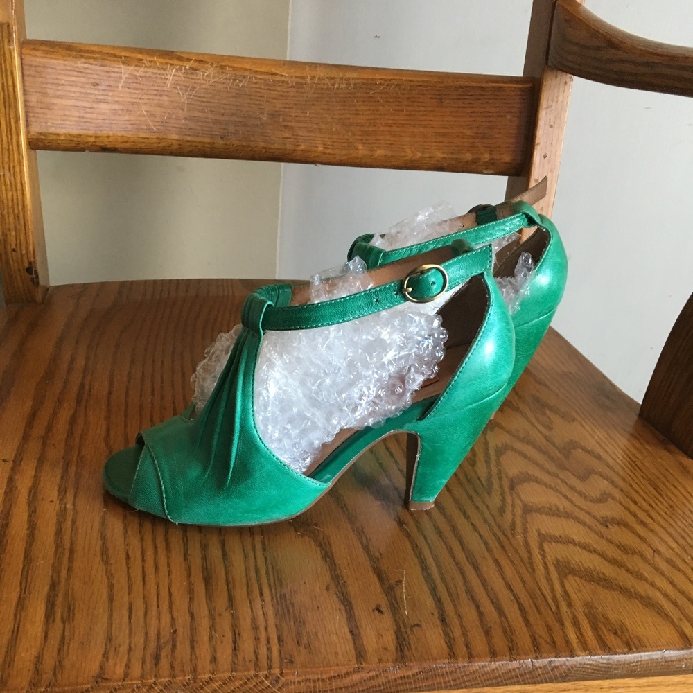 MIZ MOOZ "Salima" T-strap heel size 5.5